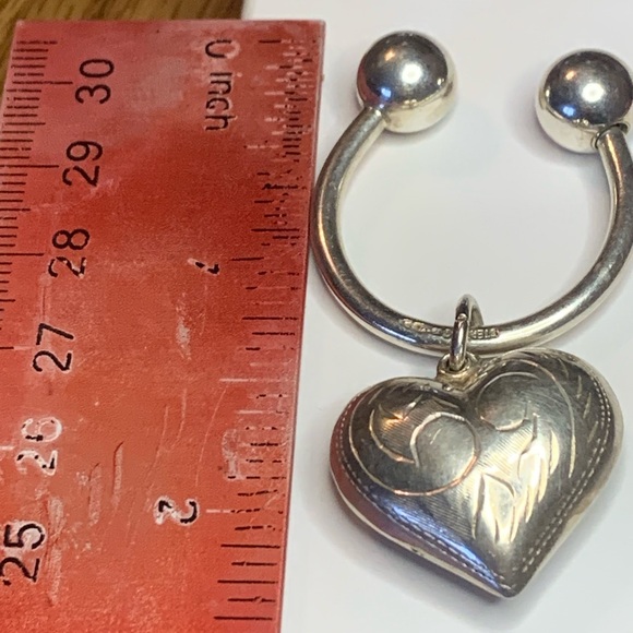 Elegant Silver Heart Pendant keychain holder with screw off ball. Marked/tested - Picture 7 of 7
